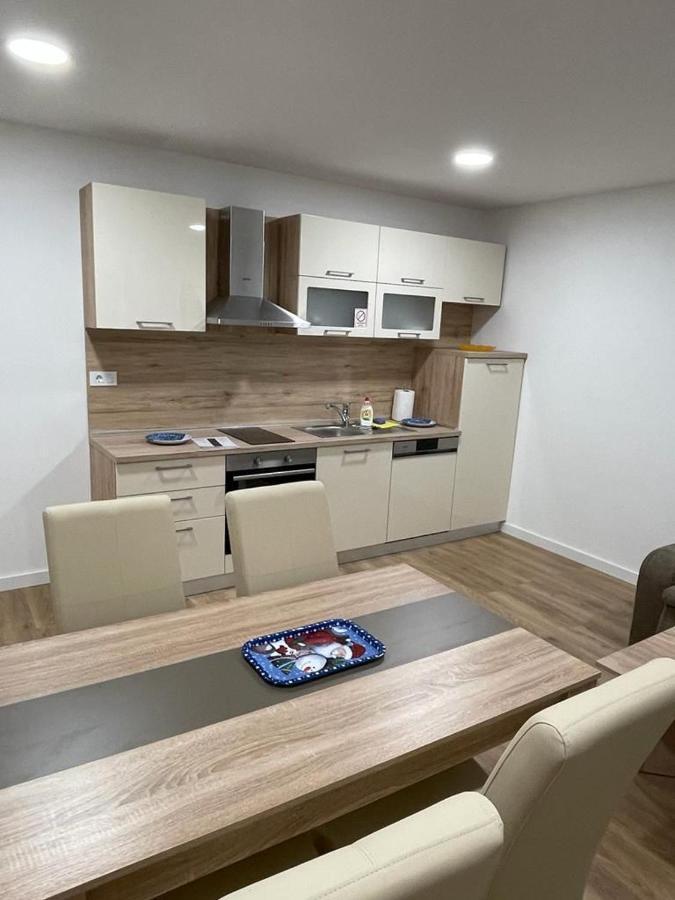 Apartmani Daisy Velika Gorica Exteriör bild